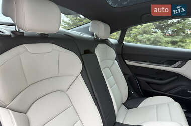 Седан Porsche Taycan 2021 в 