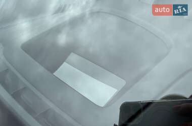 Седан Porsche Taycan 2021 в 