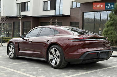 Седан Porsche Taycan 2023 в 