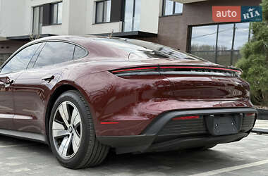 Седан Porsche Taycan 2023 в 