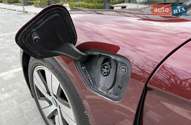 Седан Porsche Taycan 2023 в 