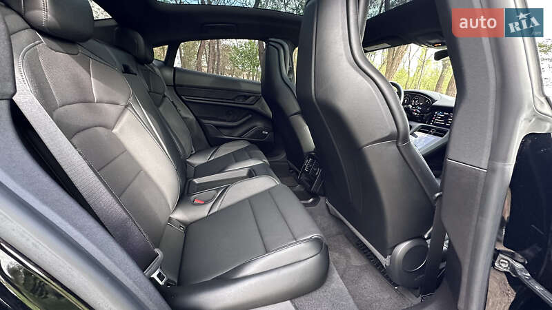 Седан Porsche Taycan 2022 в Кривом Роге