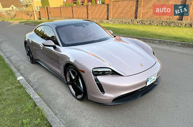 Седан Porsche Taycan 2022 в 