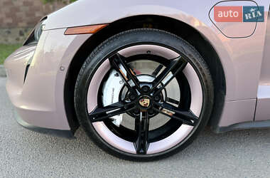Седан Porsche Taycan 2022 в 