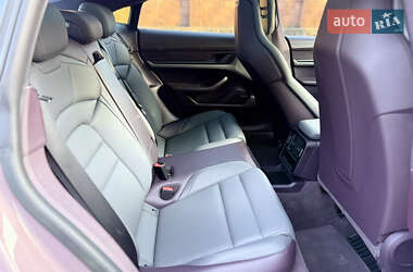 Седан Porsche Taycan 2022 в 