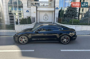 Седан Porsche Taycan 2022 в 