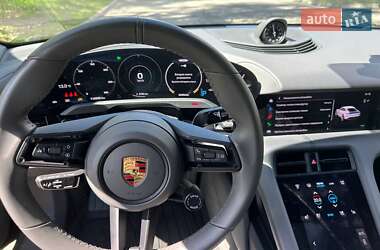 Седан Porsche Taycan 2020 в 