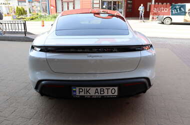 Седан Porsche Taycan 2021 в 