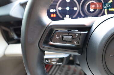 Седан Porsche Taycan 2021 в 