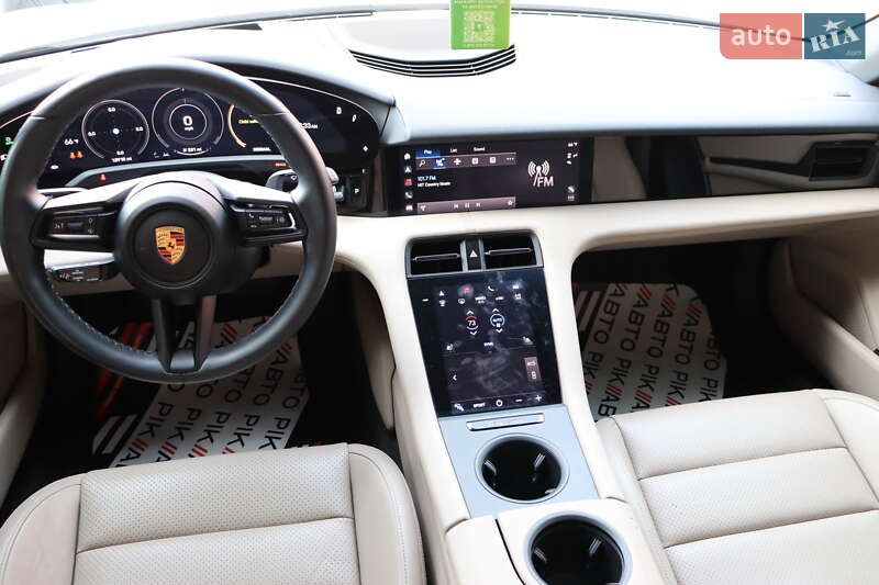 Седан Porsche Taycan 2021 в Львове