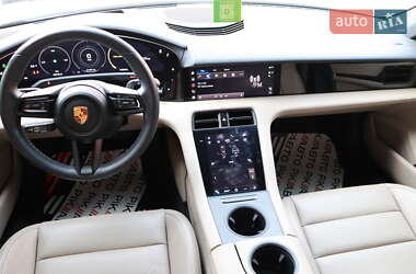 Седан Porsche Taycan 2021 в 