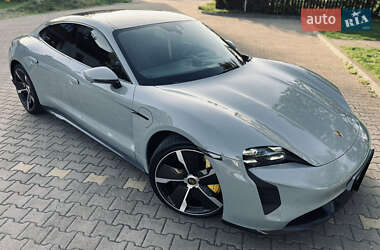Седан Porsche Taycan 2020 в Киеве