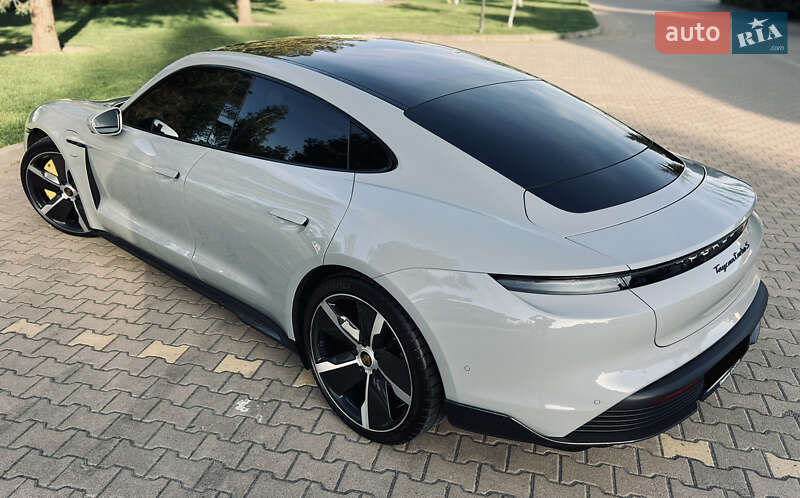 Седан Porsche Taycan 2020 в Киеве