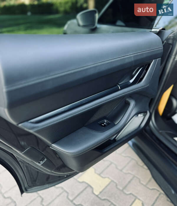 Седан Porsche Taycan 2020 в Киеве