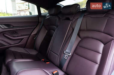 Седан Porsche Taycan 2021 в 