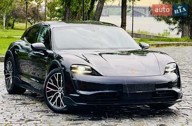 Седан Porsche Taycan 2022 в 