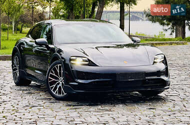 Седан Porsche Taycan 2022 в 