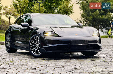 Седан Porsche Taycan 2022 в 