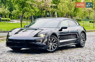Седан Porsche Taycan 2022 в 
