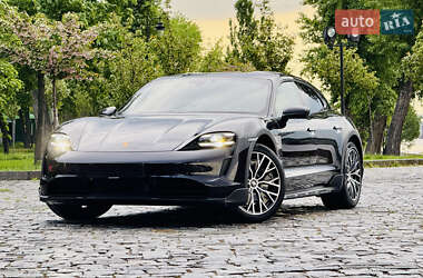 Седан Porsche Taycan 2022 в 