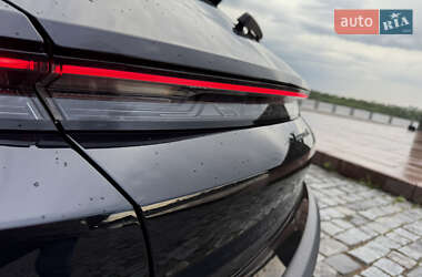 Седан Porsche Taycan 2022 в 