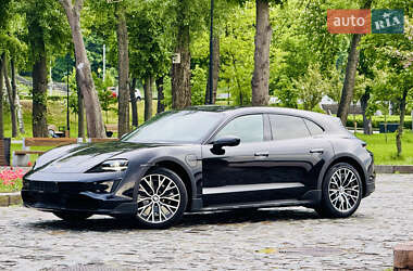 Седан Porsche Taycan 2022 в 