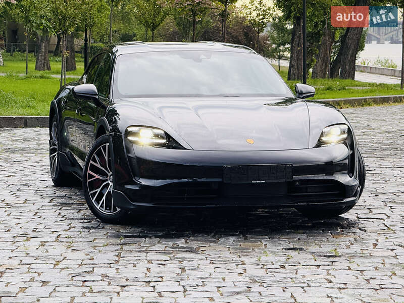 Седан Porsche Taycan 2022 в Киеве