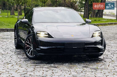 Седан Porsche Taycan 2022 в 