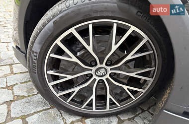 Седан Porsche Taycan 2022 в 