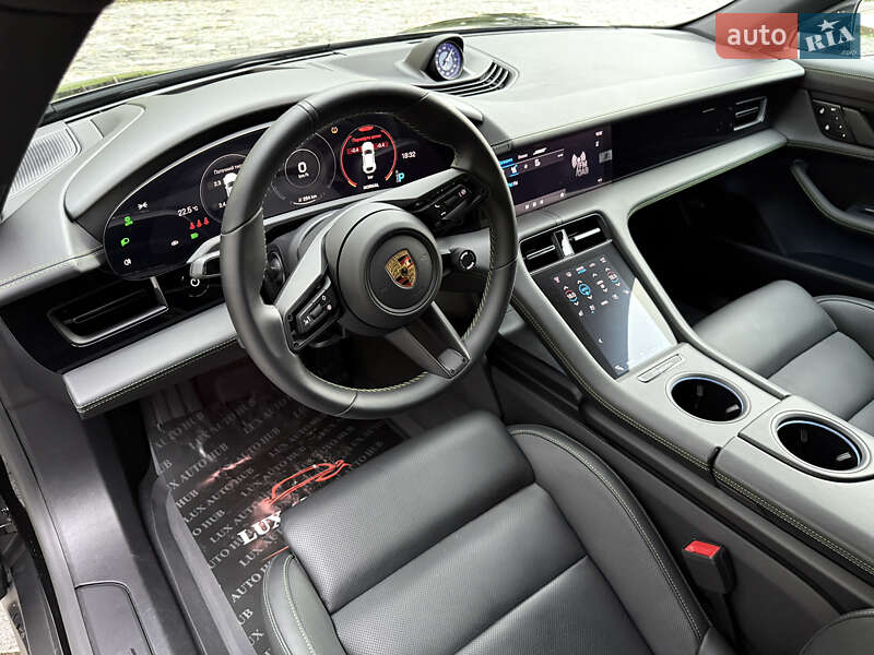 Седан Porsche Taycan 2022 в Киеве