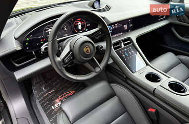 Седан Porsche Taycan 2022 в 