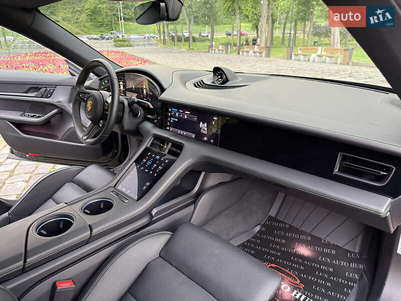 Седан Porsche Taycan 2022 в Киеве