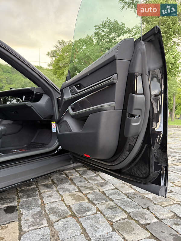 Седан Porsche Taycan 2022 в Киеве