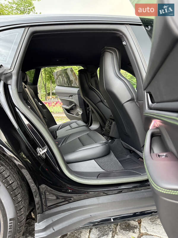 Седан Porsche Taycan 2022 в Киеве
