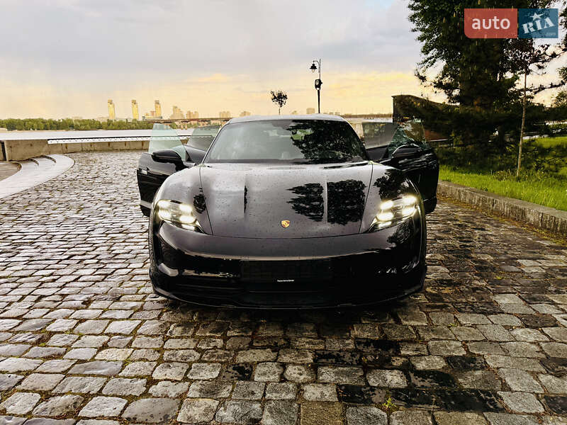 Седан Porsche Taycan 2022 в Киеве