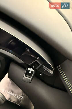 Седан Porsche Taycan 2022 в 