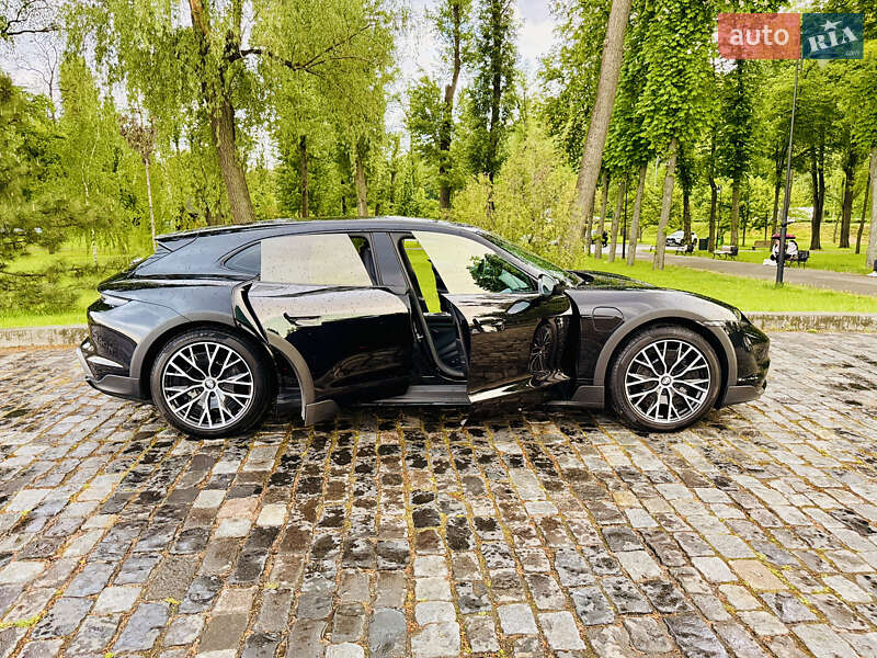 Седан Porsche Taycan 2022 в Киеве