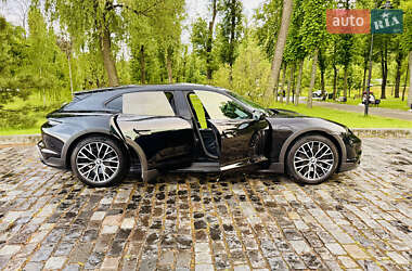 Седан Porsche Taycan 2022 в 