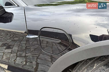 Седан Porsche Taycan 2022 в 