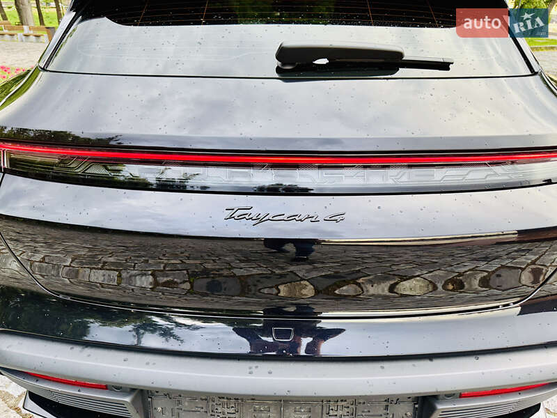 Седан Porsche Taycan 2022 в Киеве