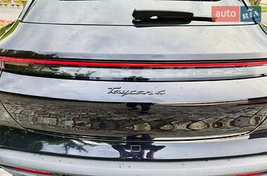 Седан Porsche Taycan 2022 в 