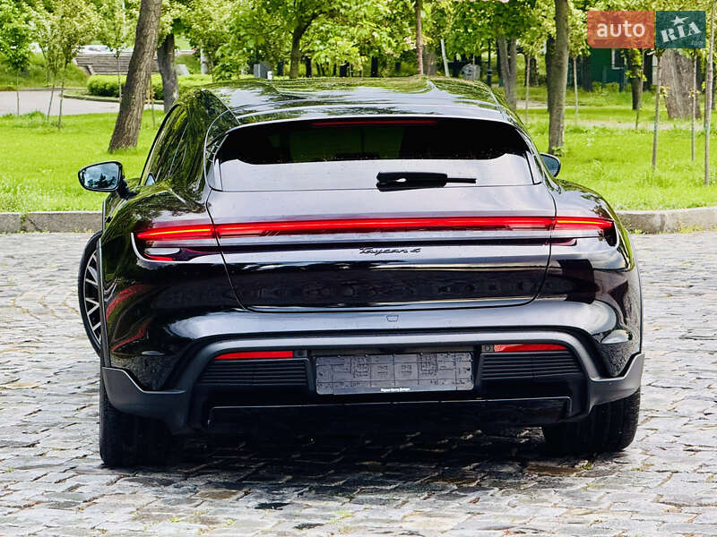 Седан Porsche Taycan 2022 в Киеве