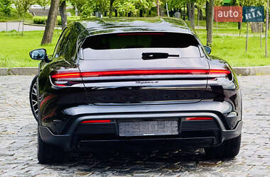 Седан Porsche Taycan 2022 в 