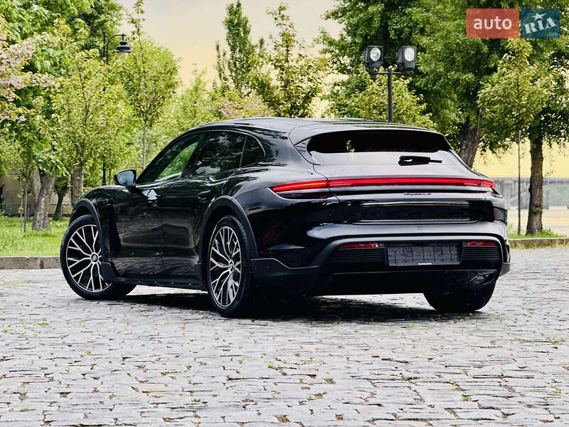 Седан Porsche Taycan 2022 в Киеве