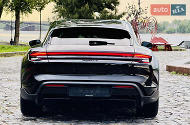 Седан Porsche Taycan 2022 в 