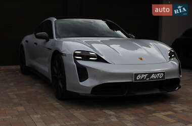 Седан Porsche Taycan 2023 в 
