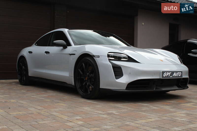 Седан Porsche Taycan 2023 в 