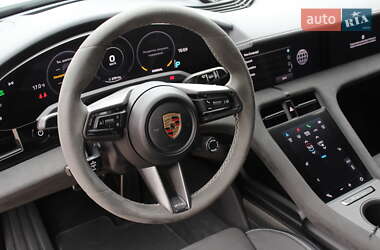 Седан Porsche Taycan 2023 в 