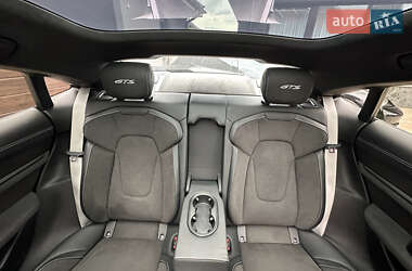Седан Porsche Taycan 2023 в 