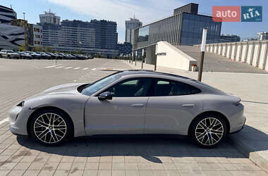 Седан Porsche Taycan 2021 в 
